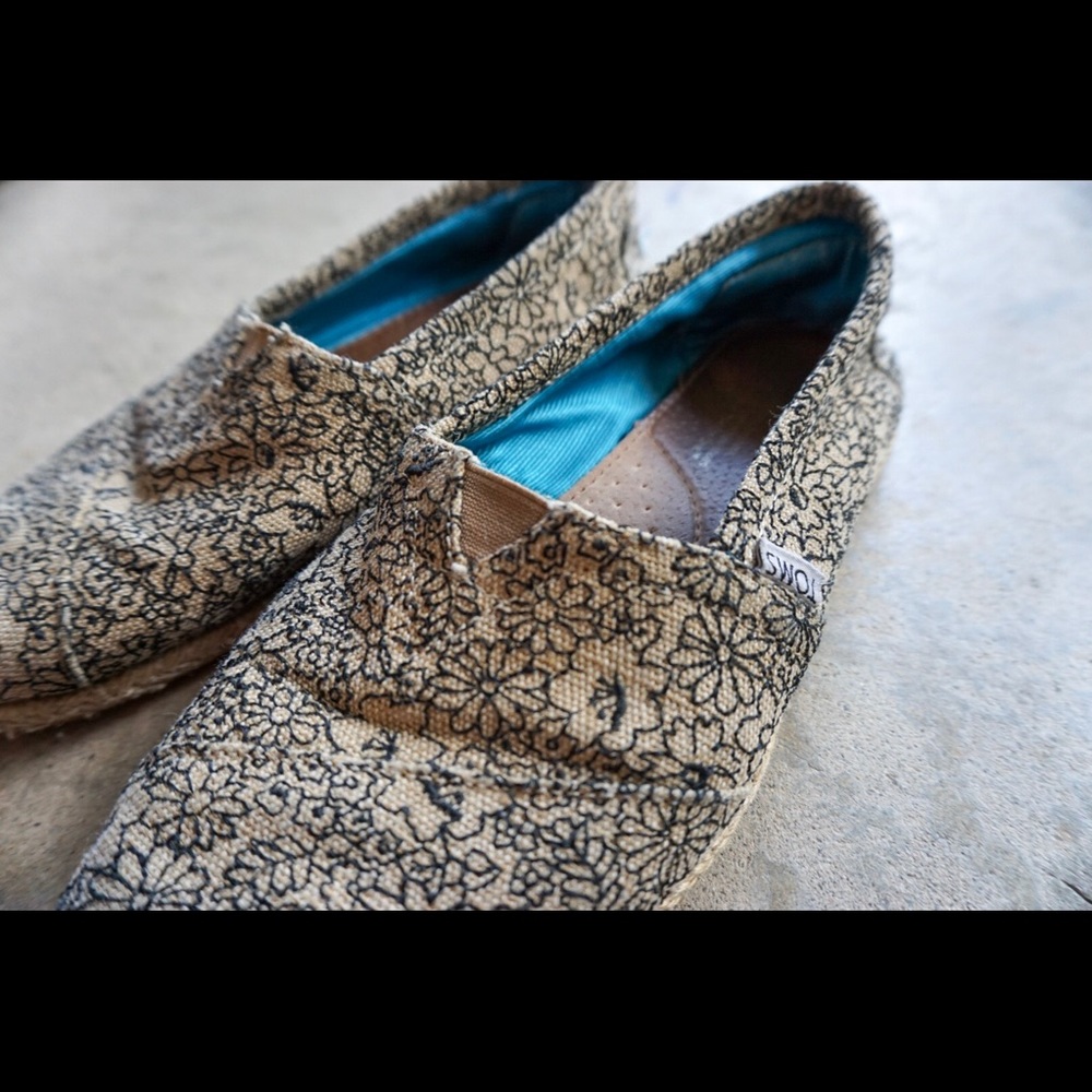 Burlap Floral Toms